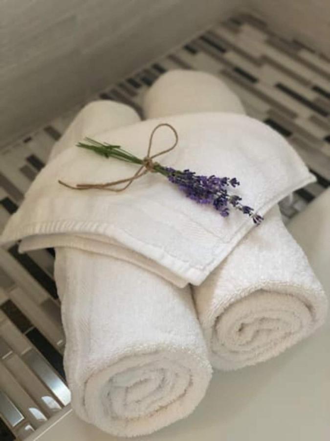 קנב The Flagstone Boutique Inn & Suites מראה חיצוני תמונה