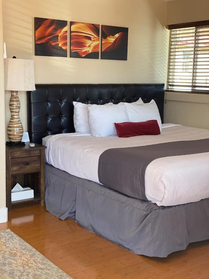 קנב The Flagstone Boutique Inn & Suites מראה חיצוני תמונה
