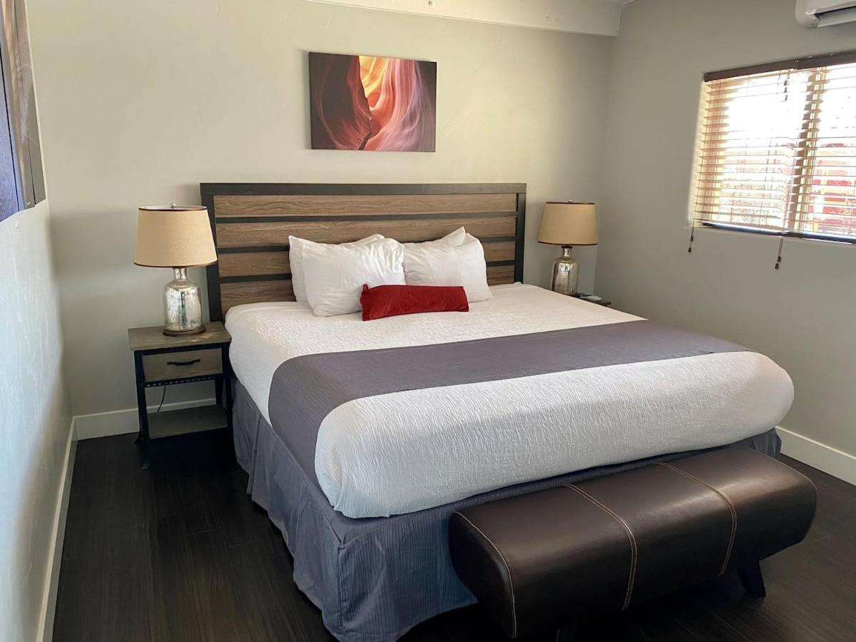 קנב The Flagstone Boutique Inn & Suites מראה חיצוני תמונה