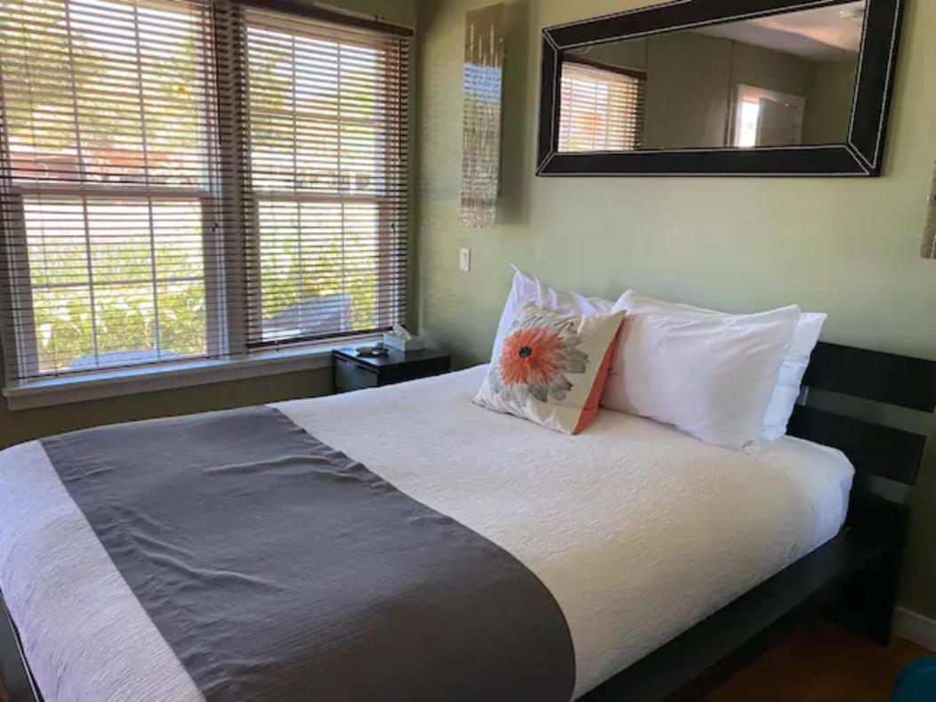 קנב The Flagstone Boutique Inn & Suites מראה חיצוני תמונה