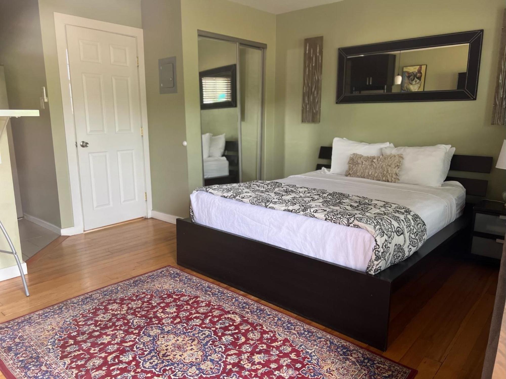 קנב The Flagstone Boutique Inn & Suites מראה חיצוני תמונה