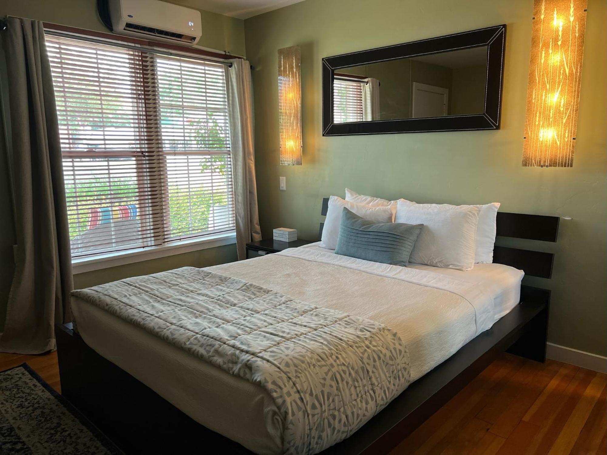 קנב The Flagstone Boutique Inn & Suites מראה חיצוני תמונה