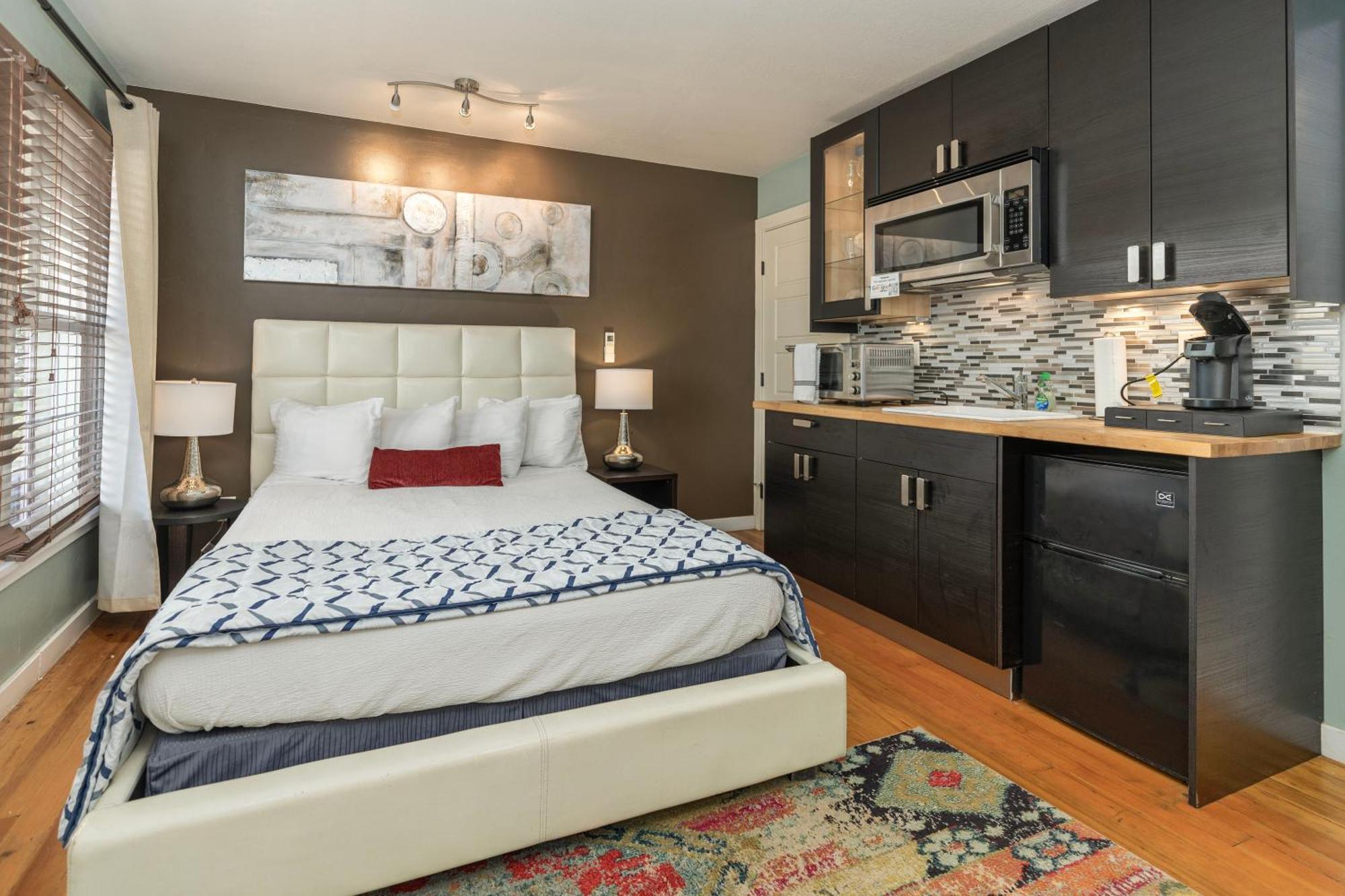 קנב The Flagstone Boutique Inn & Suites מראה חיצוני תמונה