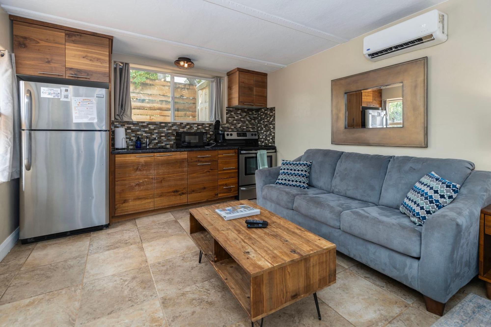 קנב The Flagstone Boutique Inn & Suites מראה חיצוני תמונה