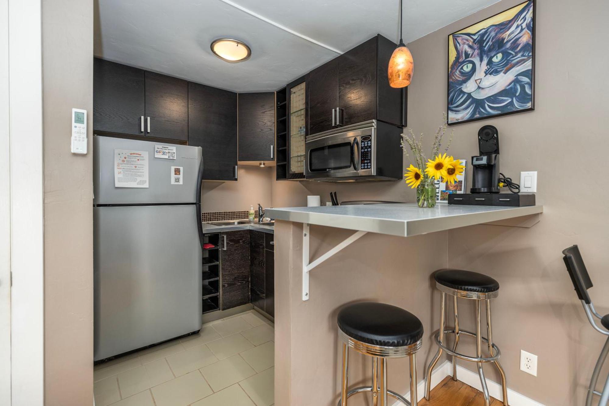 קנב The Flagstone Boutique Inn & Suites מראה חיצוני תמונה
