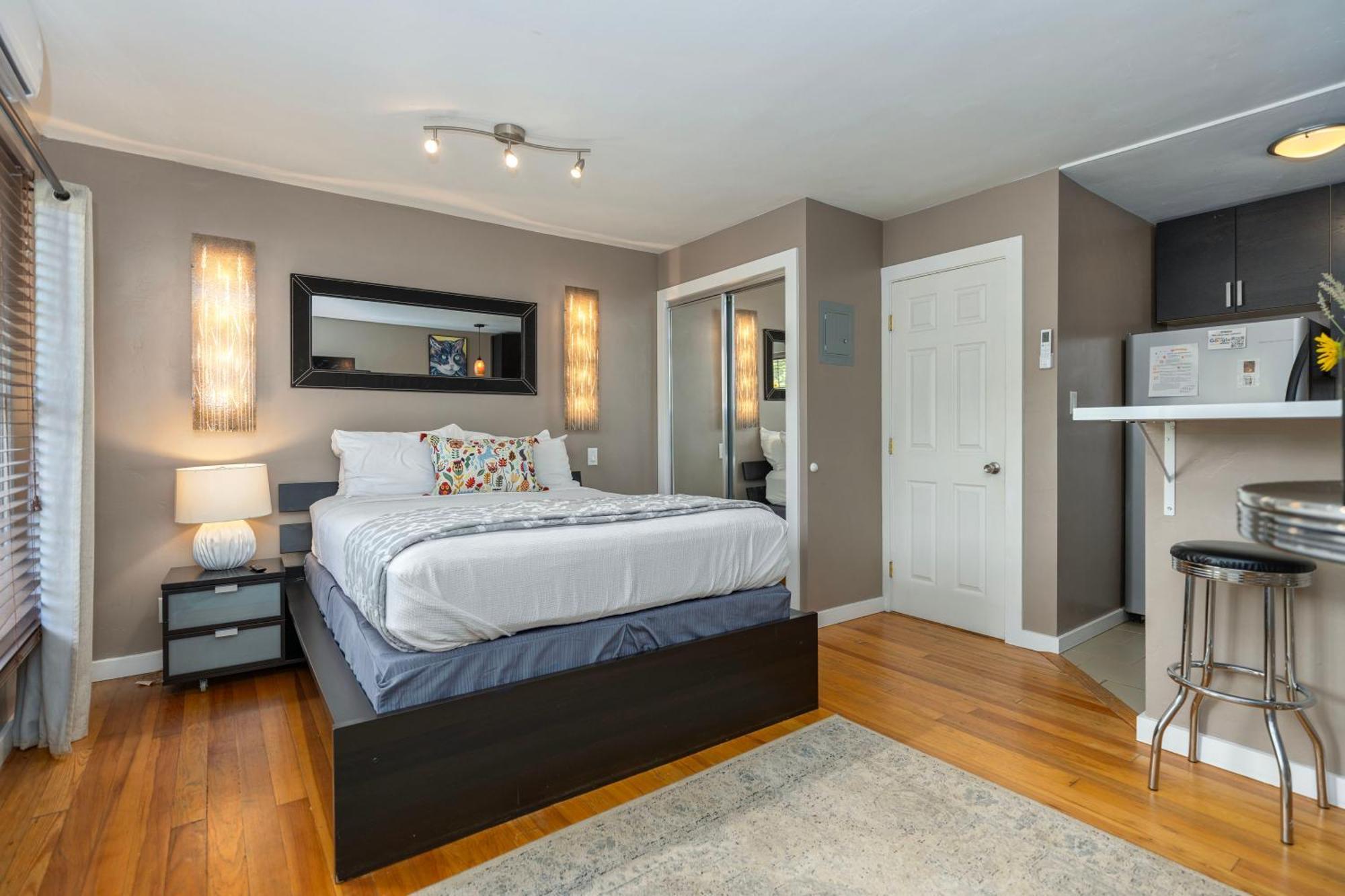 קנב The Flagstone Boutique Inn & Suites מראה חיצוני תמונה